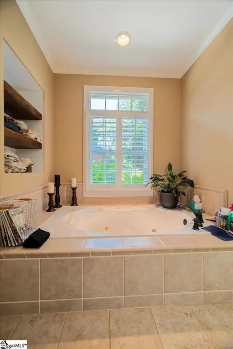 Bath - 106 Carson Ct, Easley, SC 29642 photo 4 of 7