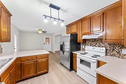 Kitchen - 212 Gray Dr, Williamston, SC 29697 photo 2 of 4