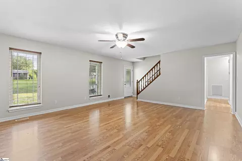 Living - 212 Gray Dr, Williamston, SC 29697 photo 2 of 6