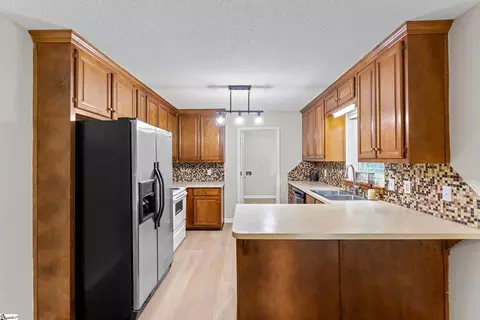 Kitchen - 212 Gray Dr, Williamston, SC 29697 photo 4 of 4