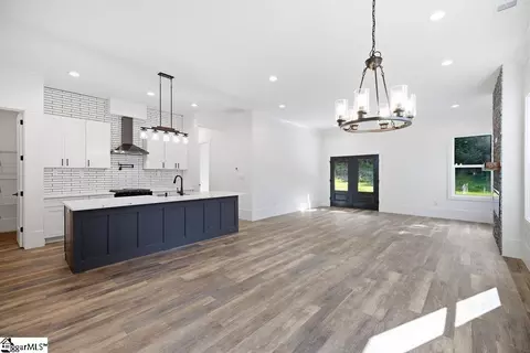 Living - 127 Moore Dr, Easley, SC 29642 photo 2 of 3