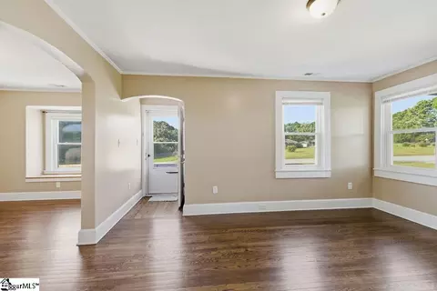 Living - 7604 252 Hwy, Honea Path, SC 29654 photo 4 of 5