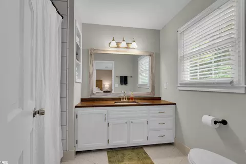 Bath - 16 Pine View Ter, Taylors, SC 29687 photo 1 of 2