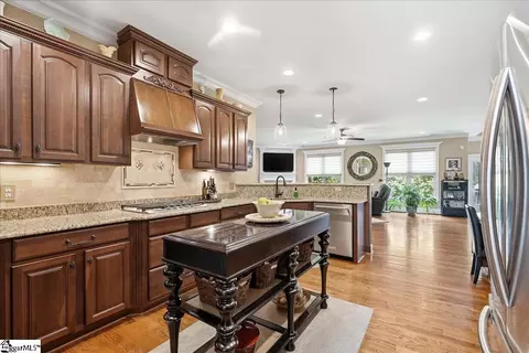 Kitchen - 18 Redwing Ct, Greer, SC 29651 photo 4 of 5