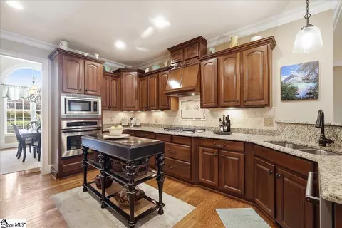 Kitchen - 18 Redwing Ct, Greer, SC 29651 photo 3 of 5