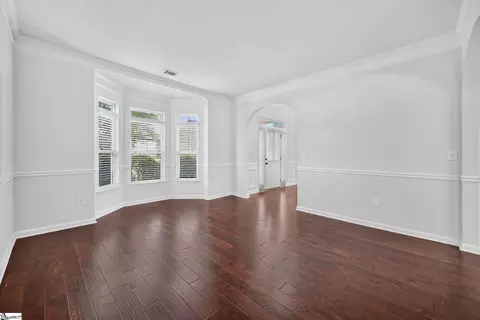 Living - 4 Gorham Ct, Simpsonville, SC 29680 photo 2 of 5