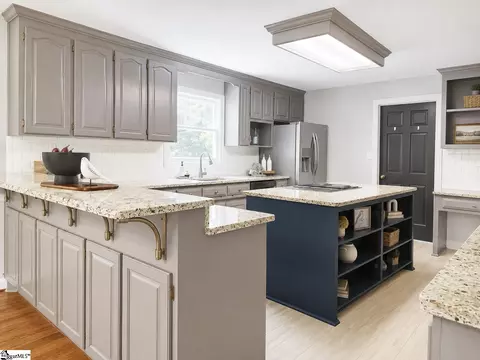 Kitchen - 535 Mahaffey Rd, Greer, SC 29651 photo 5 of 6