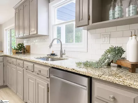 Kitchen - 535 Mahaffey Rd, Greer, SC 29651 photo 3 of 6