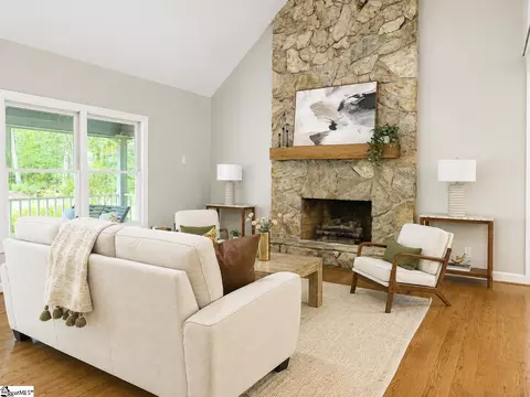 Living - 535 Mahaffey Rd, Greer, SC 29651 photo 3 of 7