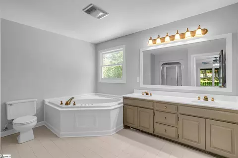 Bath - 535 Mahaffey Rd, Greer, SC 29651 photo 1 of 5
