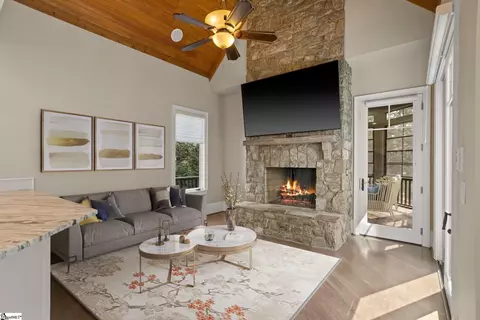 Living - 314 Palmer Way, Sunset, SC 29685 photo 3 of 4