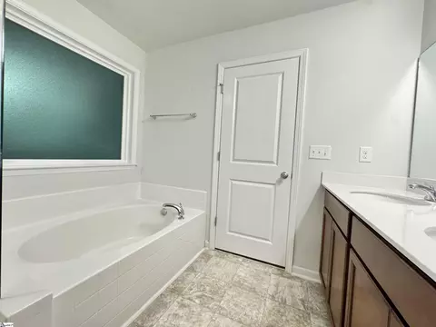 Bath - 339 Elevation Ct, Inman, SC 29349 photo 3 of 4