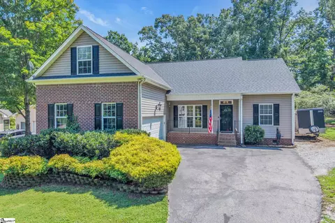 211 Lyons Dr, Simpsonville, SC 29681