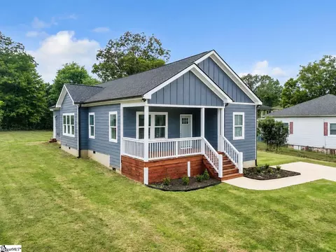 54 3rd Ave, Greenville, SC 29611