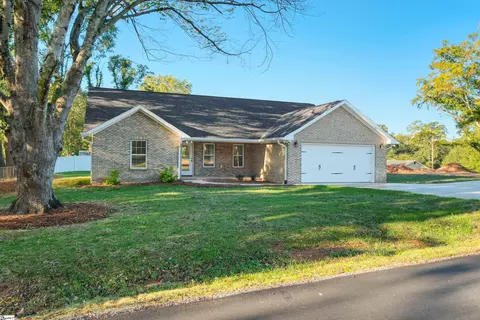 30 Whiteside St, Spartanburg, SC 29301