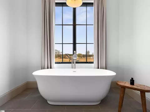 Bath - 2811 Lebanon Rd, Pendleton, SC 29670 photo 5 of 8
