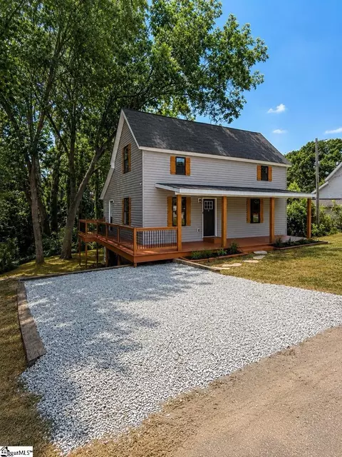 12 Front St, Pelzer, SC 29669