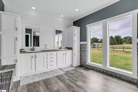 Bath - 615 Wilson Rd, Central, SC 29630 photo 1 of 3