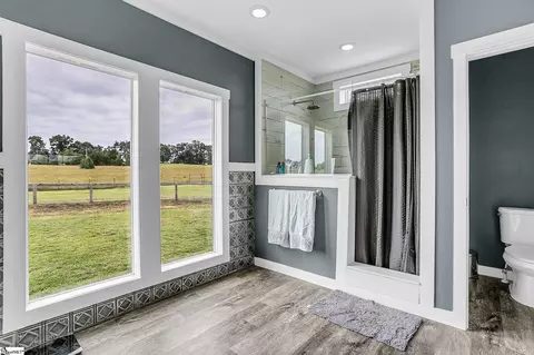 Bath - 615 Wilson Rd, Central, SC 29630 photo 2 of 3