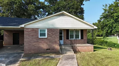 86 Grove St, Clinton, SC 29325