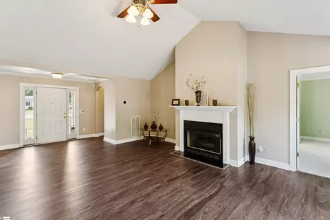 Living - 5 Chickadee Dr, Pelzer, SC 29669 photo 2 of 4