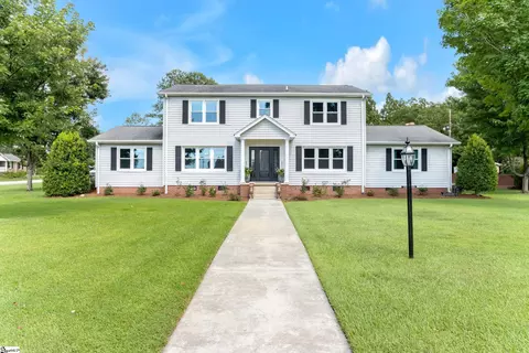 701 Chestnut St, Clinton, SC 29325