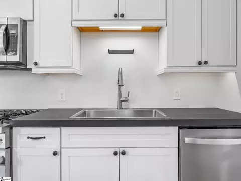 Kitchen - 143 Broadway Ave, Tryon, NC 28782 photo 4 of 6