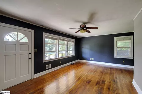 Living - 307 Andrew Ave, Easley, SC 29640 photo 2 of 4