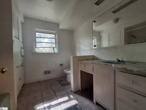 Bath - 211 Thomas Rd, Pickens, SC 29671 photo 1 of 2