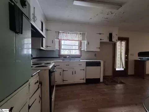 Kitchen - 211 Thomas Rd, Pickens, SC 29671 photo 1 of 1