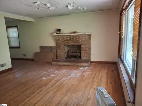 Living - 211 Thomas Rd, Pickens, SC 29671 photo 2 of 2