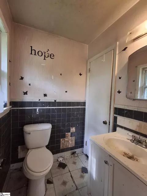 Bath - 211 Thomas Rd, Pickens, SC 29671 photo 2 of 2