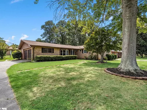 209 Navaho Dr, Spartanburg, SC 29301