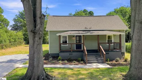 Exterior - 207 S 7th St, Easley, SC 29640 photo 1 of 4