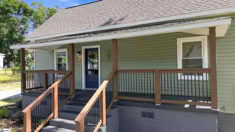 Exterior - 207 S 7th St, Easley, SC 29640 photo 2 of 4
