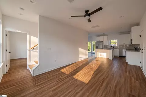 Living - 202 Pine St, Easley, SC 29640 photo 2 of 4
