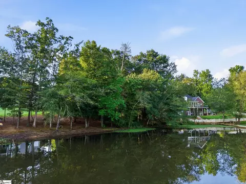 129 Upper Lake Dr, Easley, SC 29640 photo 4