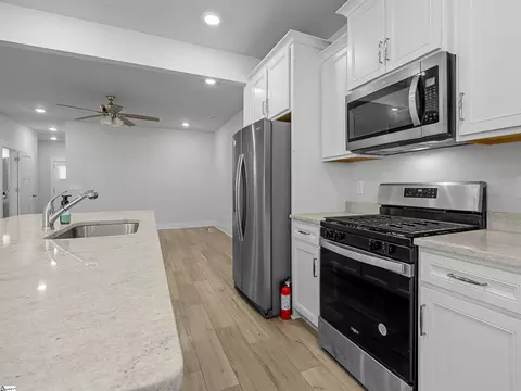 Kitchen - 1550 Rivermeade Dr, Moore, SC 29369 photo 3 of 4
