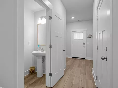 Entry Way - 1550 Rivermeade Dr, Moore, SC 29369 photo 2 of 2