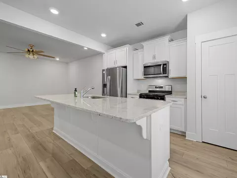 Kitchen - 1550 Rivermeade Dr, Moore, SC 29369 photo 2 of 4