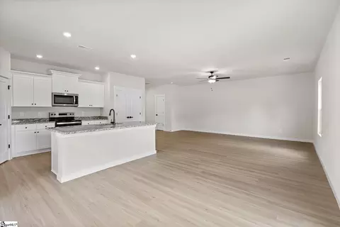 1204 Crested Iris St, Moore, SC 29369 photo 3