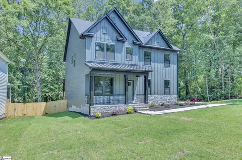 2 Henderson Dr, Travelers Rest, SC 29690