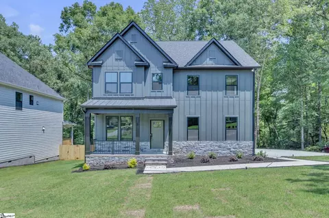 2 Henderson Dr, Travelers Rest, SC 29690