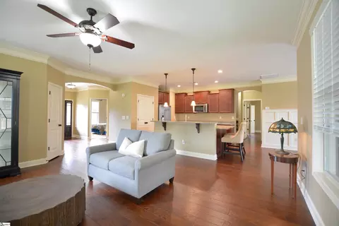 Living - 719 Wynborne Ln, Moore, SC 29369 photo 2 of 6