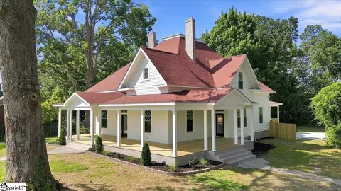 Exterior - 200 S C St, Easley, SC 29640 photo 3 of 11