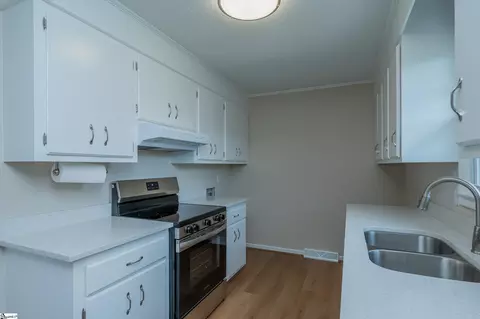 Kitchen - 115 Wolfe Rd, Greer, SC 29650 photo 2 of 2