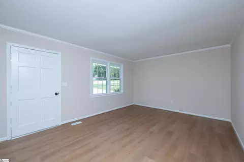 Living - 115 Wolfe Rd, Greer, SC 29650 photo 1 of 7
