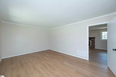 Living - 115 Wolfe Rd, Greer, SC 29650 photo 3 of 7
