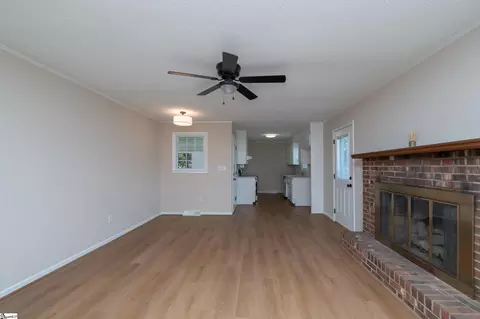 Living - 115 Wolfe Rd, Greer, SC 29650 photo 6 of 7