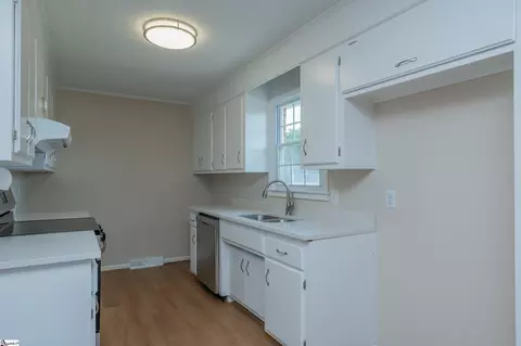 Kitchen - 115 Wolfe Rd, Greer, SC 29650 photo 1 of 2